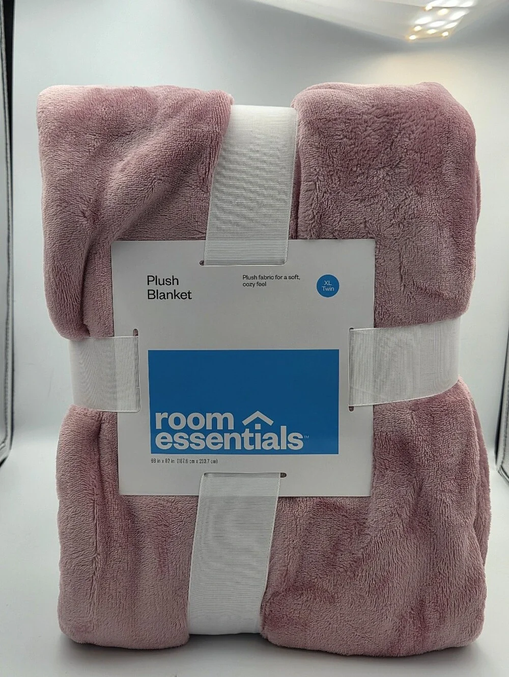 Room Essentials Plush Blanket XL Twin Nwt